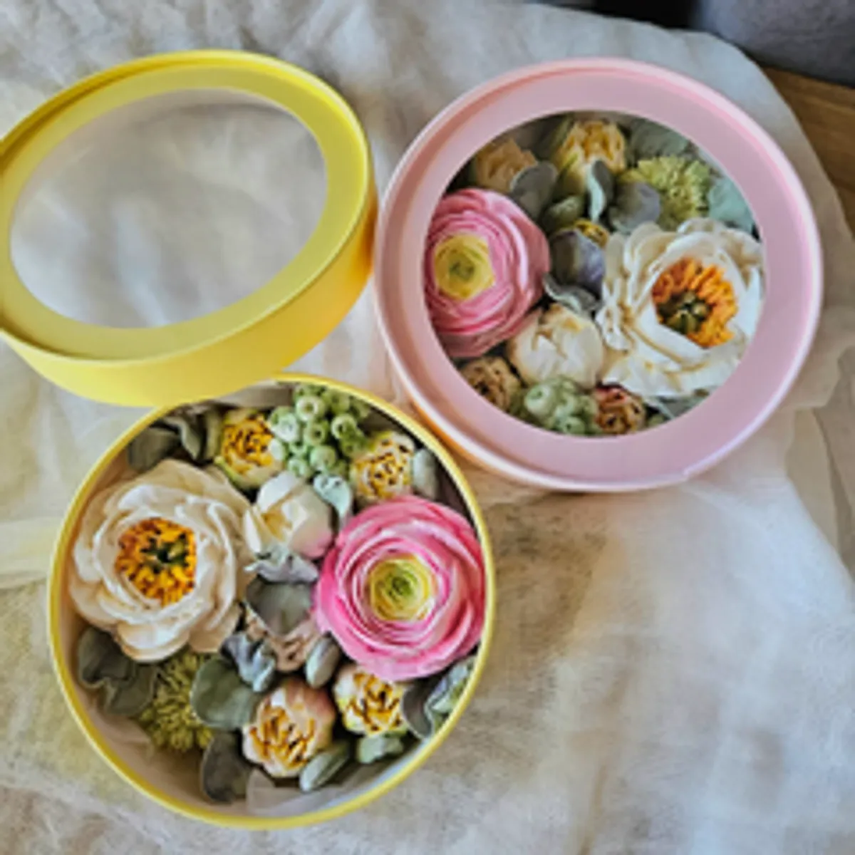 Зефир в шляпной коробке «Ранункулюсы» / 18 см