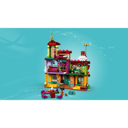 Конструктор LEGO Disney Princess Дом Мадригалов 43202