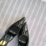 Женские туфли Yves Saint Laurent черного цвета с длинным носом