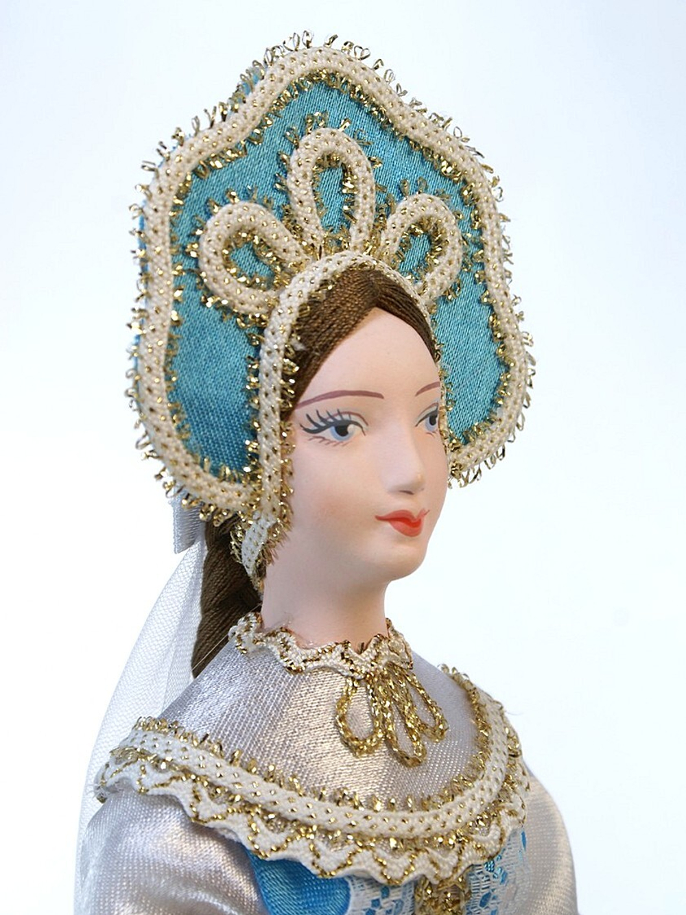 Кукла коллекционная в девичьем праздничном русском костюме