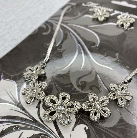 Комплект украшений, серьги + колье