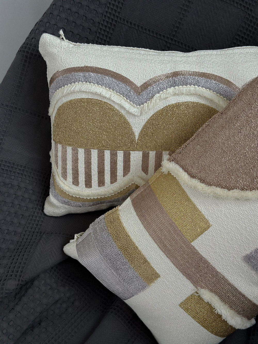 Подушка декоративная Chic beige из коллекции Essential, 30х45 см