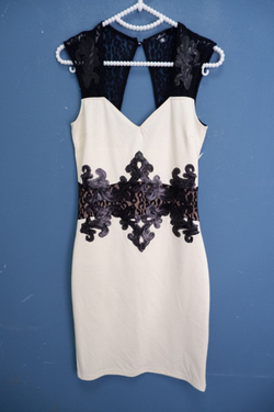 Платье Modis стильное 42 размер