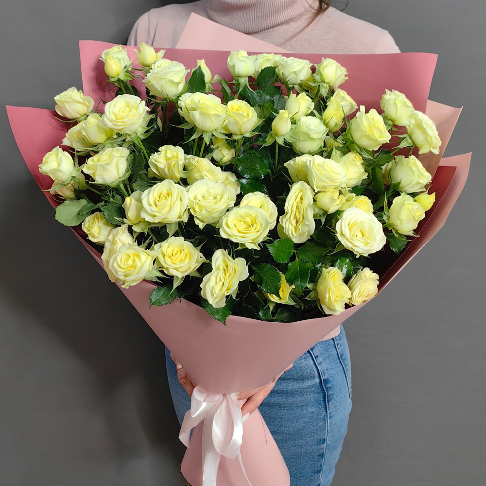 Букет из 9 лимонных кустовых роз сорта "Wedding Invite"