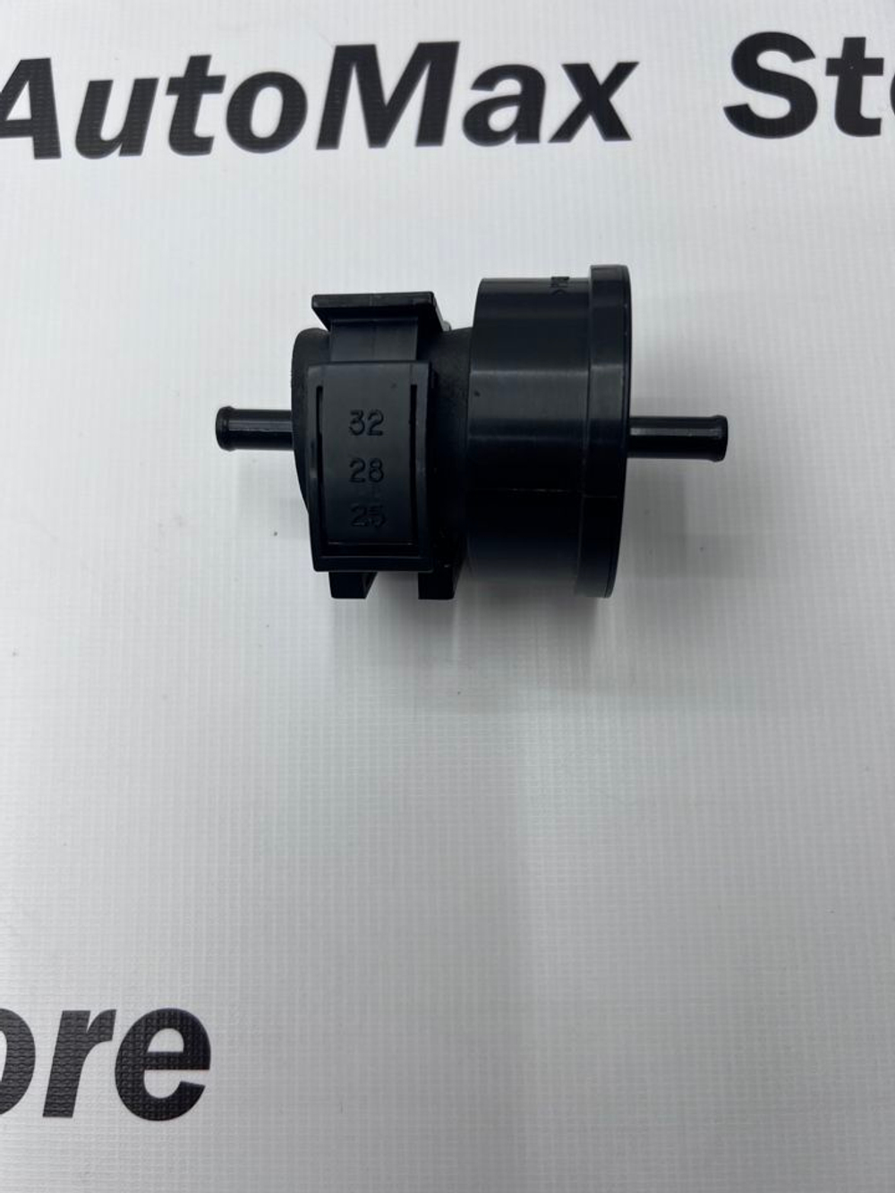 Клапан вентиляции топливной системы Митсубиси 1743A080. Оригинал.