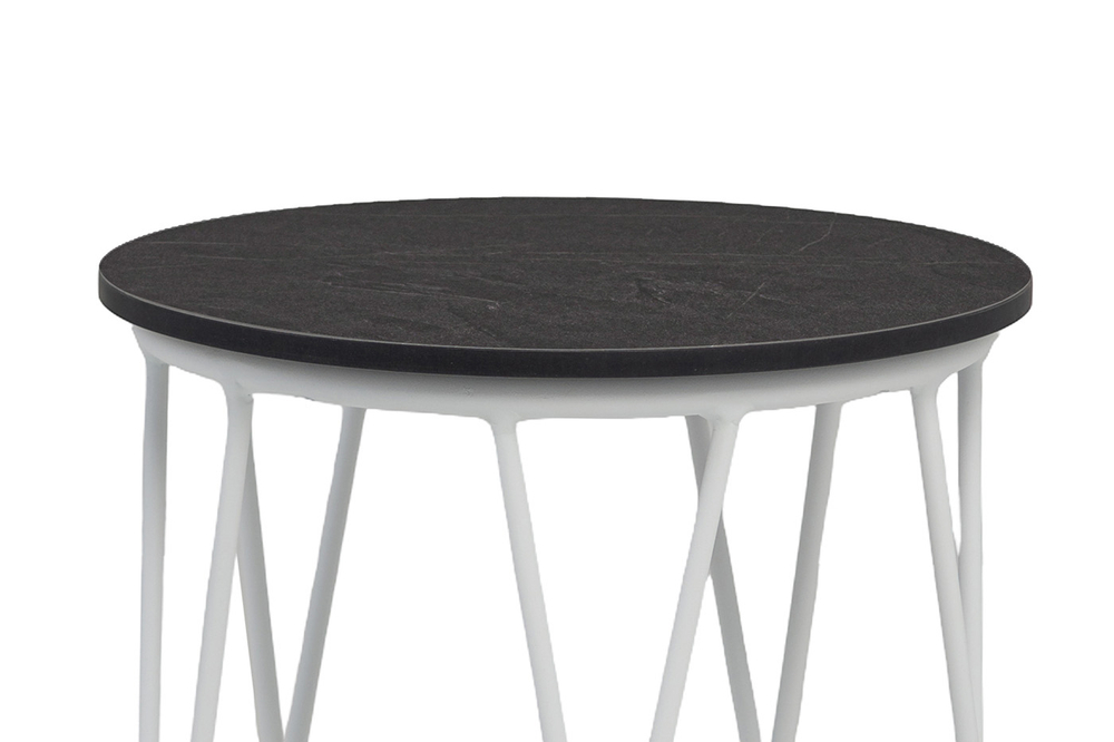 "Перу" журнальный стол из HPL круглый Ø40 H55, каркас из алюминия белый (RAL 9016) муар, цвет столешницы "серый мрамор"