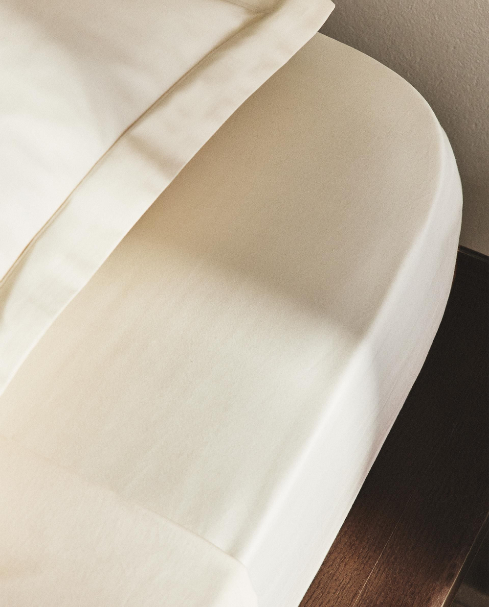 Zara Home - Атласная простыня с эластичной лентой, высота 40 см (300 нитей), бежевый, 160х200х40 см