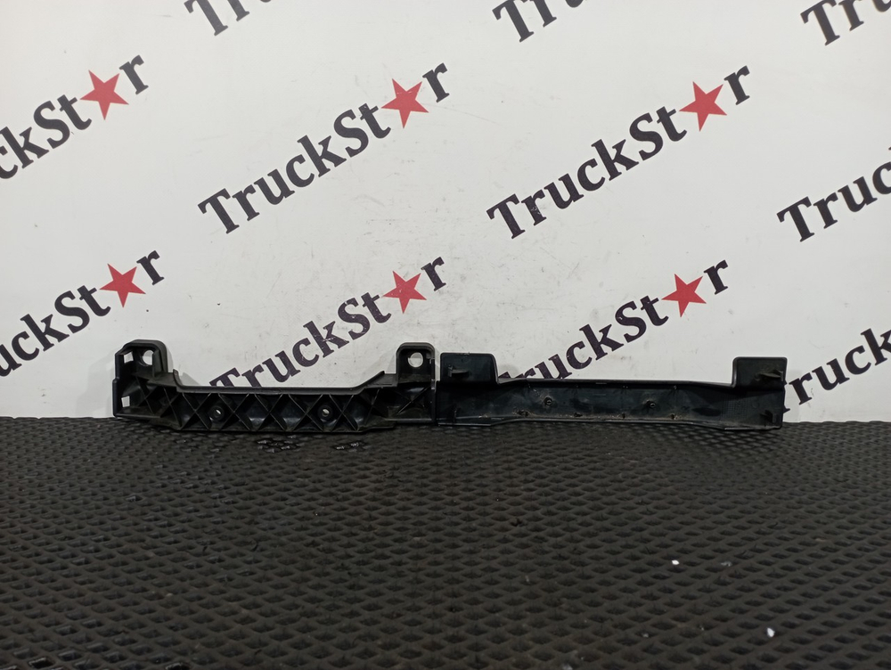 Ручка решетки радиатора левая