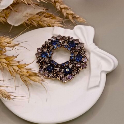 Винтажная брошь "Розы горный хрусталь"