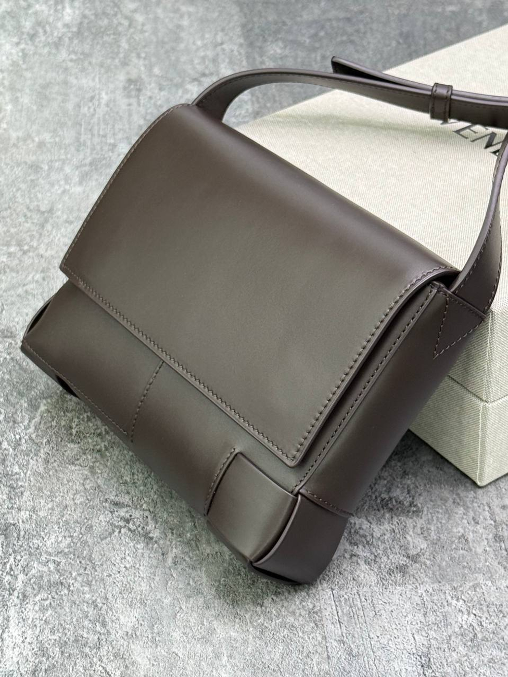 Сумка через плечо Bottega Veneta Angolo