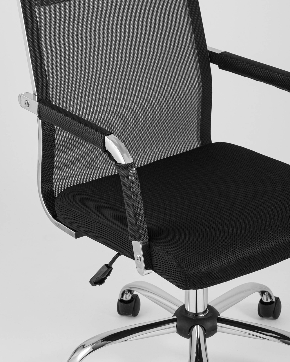 Кресло офисное TopChairs Clerk черное