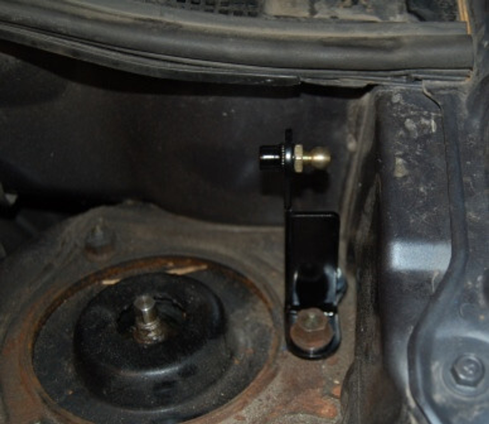 Амортизатор (упор) капота на Mitsubishi Outlander 02-08/1(с 2002 по 2008 г.в.)Autoinnovation