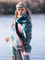 Теплый палантин с орнаментом