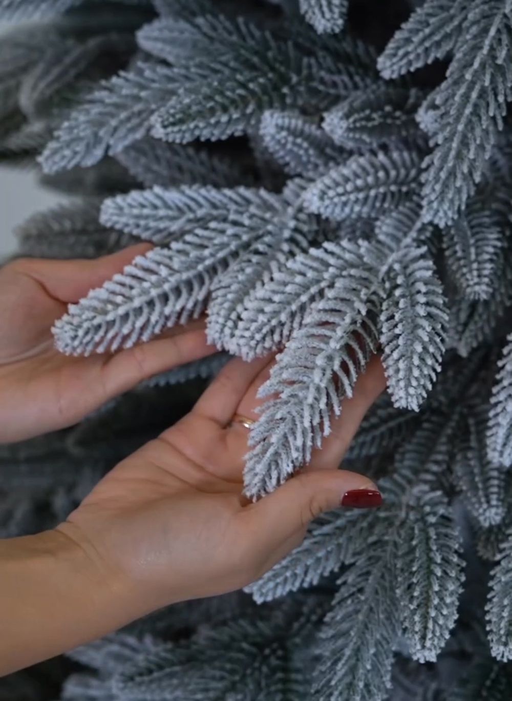 Заснеженная елка «Хеймдалль» (Литая хвоя) от 1.8 м до 3 м