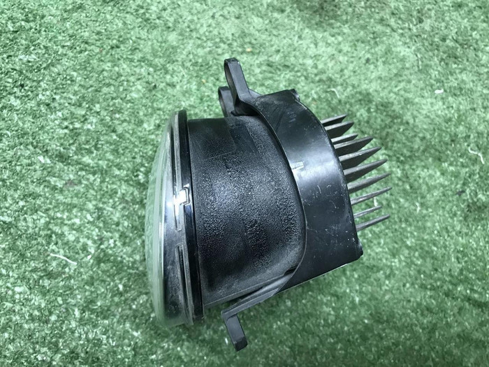 ПТФ правая Toyota Land Cruiser Prado 150 17-нв LED