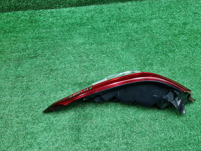 Фонарь правый внешний Toyota Camry XV70 17-нв LED