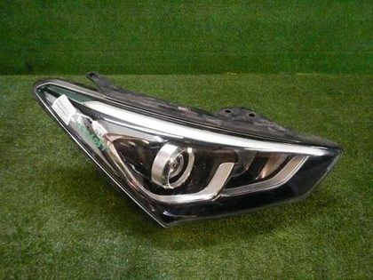 Фара правая Hyundai Santa Fe 3 DM (2015-2018) ксенон