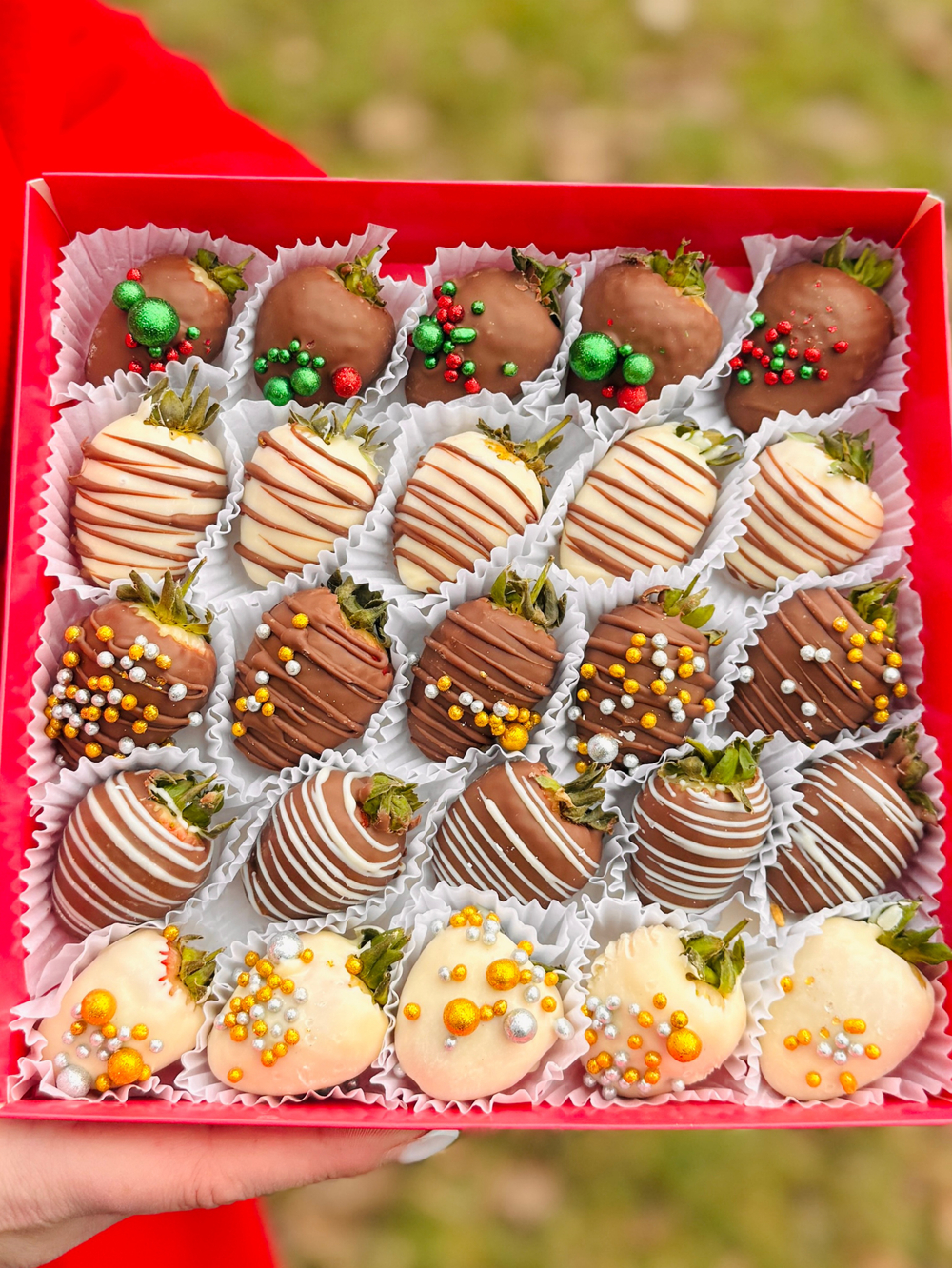 Клубника в шоколаде «Новогодний», 16-25 ягод