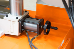 Ленточнопильный отрезной станок Stalex TGK-4240