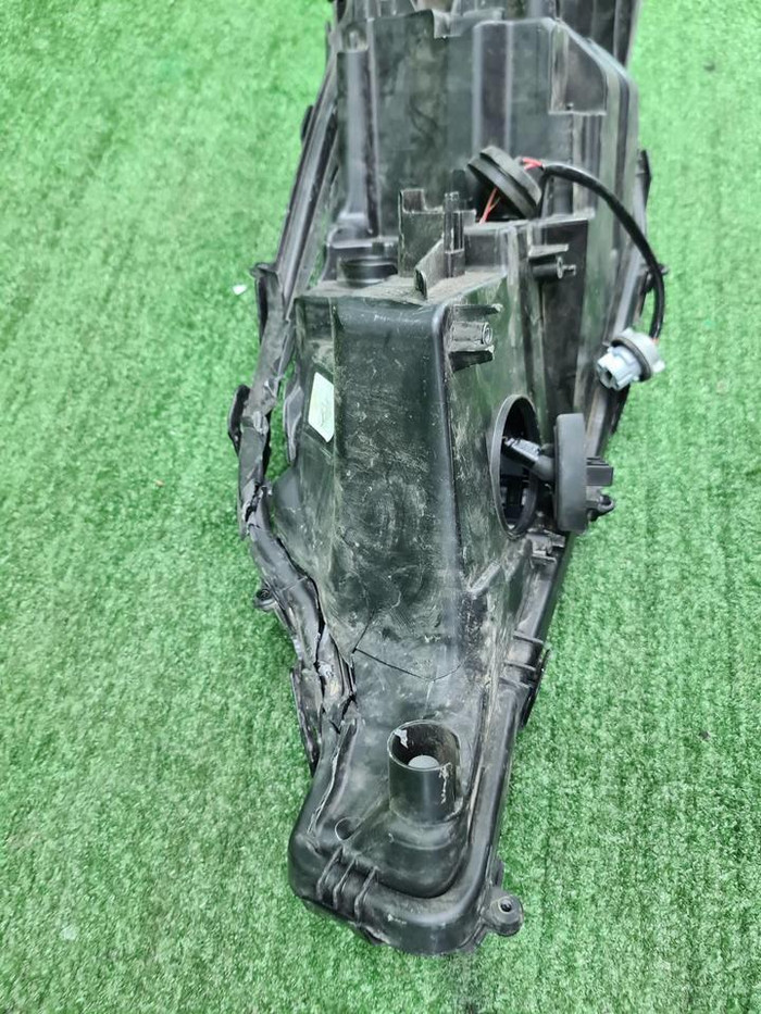 Фара правая Toyota Camry xv70 (2017-н.в.) LED