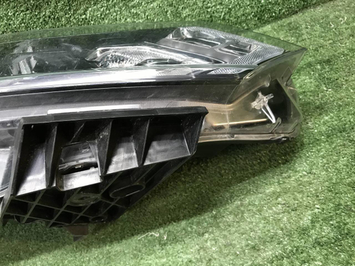 Фара правая Nissan Qashqai j11 17-23 галоген