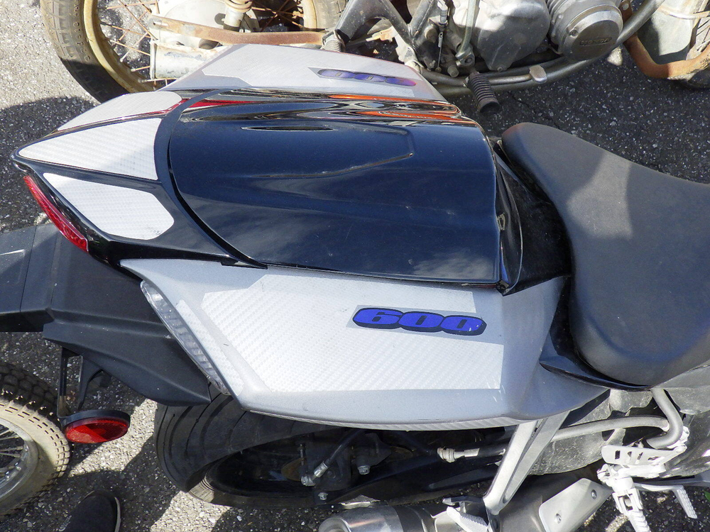 Suzuki GSX-R600 JS1GN7EA7A2100235