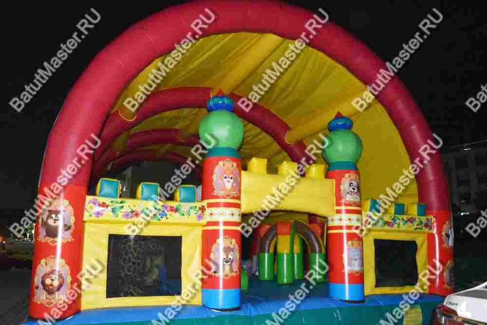 Коммерческий надувной батут "Веселый дом и звери в нём" с крышей 12*7*6 м