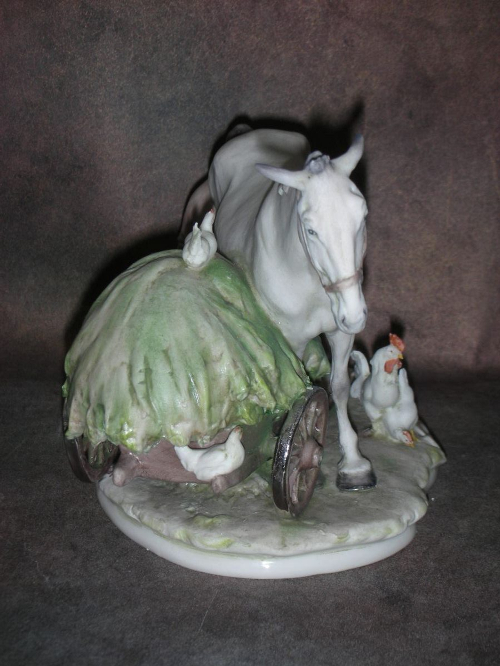 Статуэтка. Фарфор. Коваль подковывает лошадь. Capodimonte. Италия