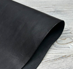 Фактура натуральной кожи растительного дубления Buffalo Wax Nero