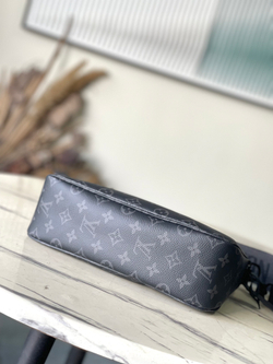 Louis Vuitton Pochette Accessoire XL