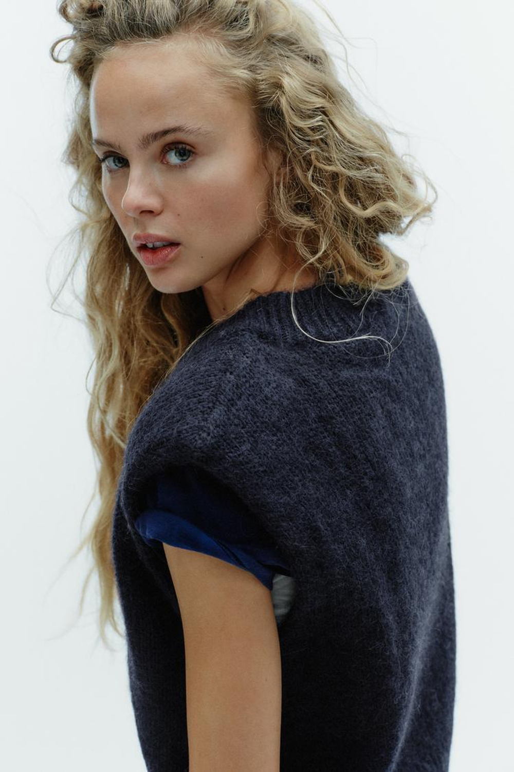 ZARA ЖИЛЕТ ИЗ ШЕРСТИ И АЛЬПАКИ С ПОГОНАМИ, МОРСКОЙ СИНИЙ