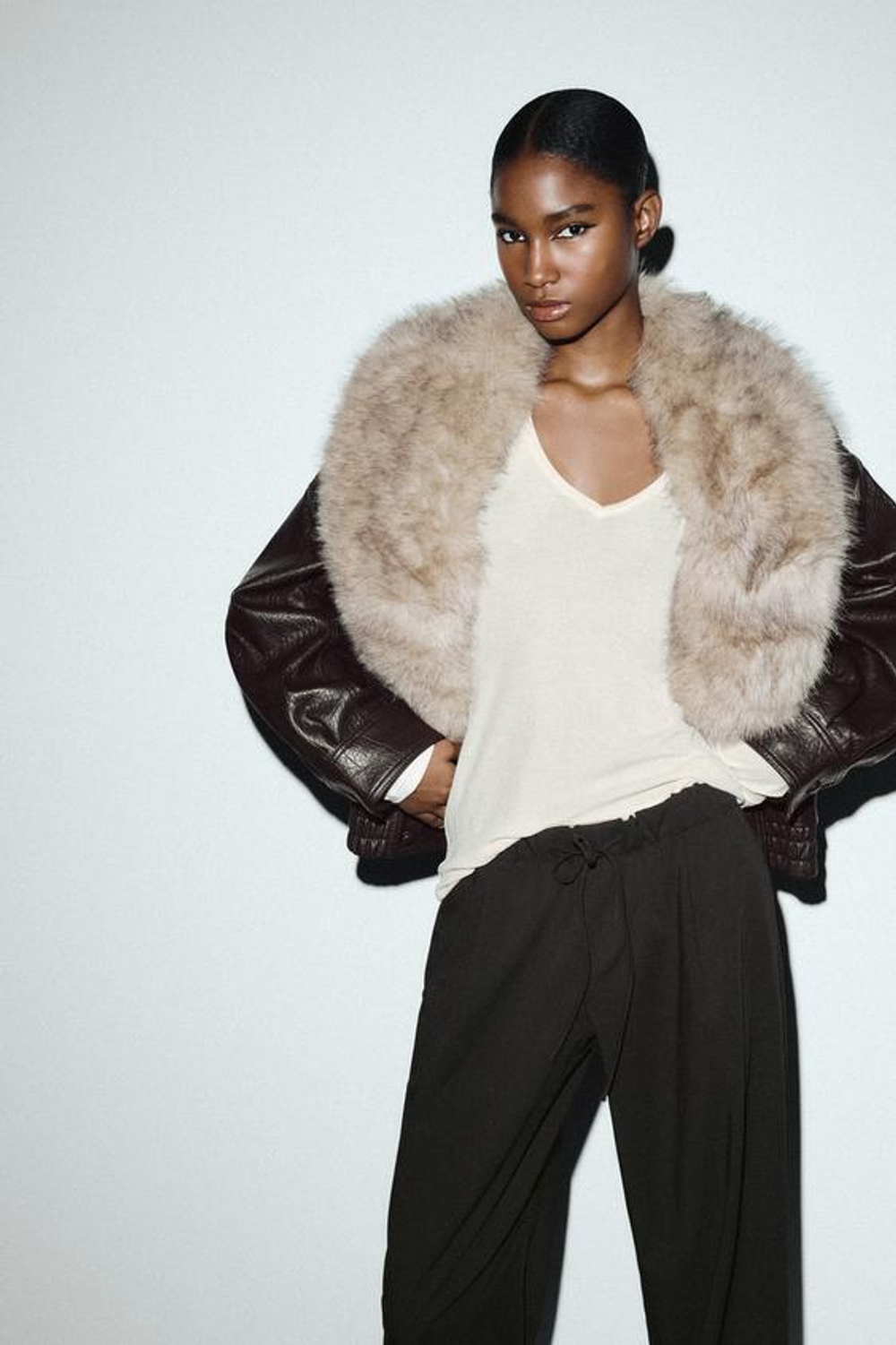 ZARA БРЮКИ С ЗАЩИПАМИ, ШОКОЛАДНО-КОРИЧНЕВЫЙ