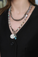 Сотуар цепи и опалы с монетой, оттенок серебро