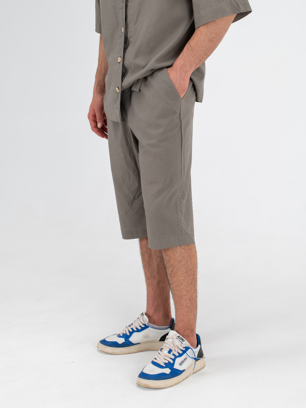 Костюм льняной с шортами. Хаки