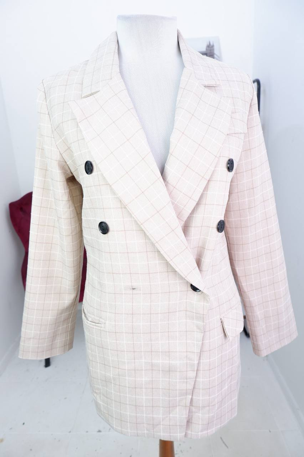 Пиджак в клетку, визуально на 46/48 размер