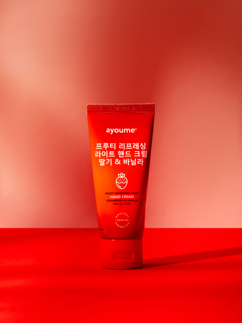 [Ayoume] Fruity refreshing light hand cream with strawberry and vanilla - Крем для рук с клубникой и ванилью, 60 мл