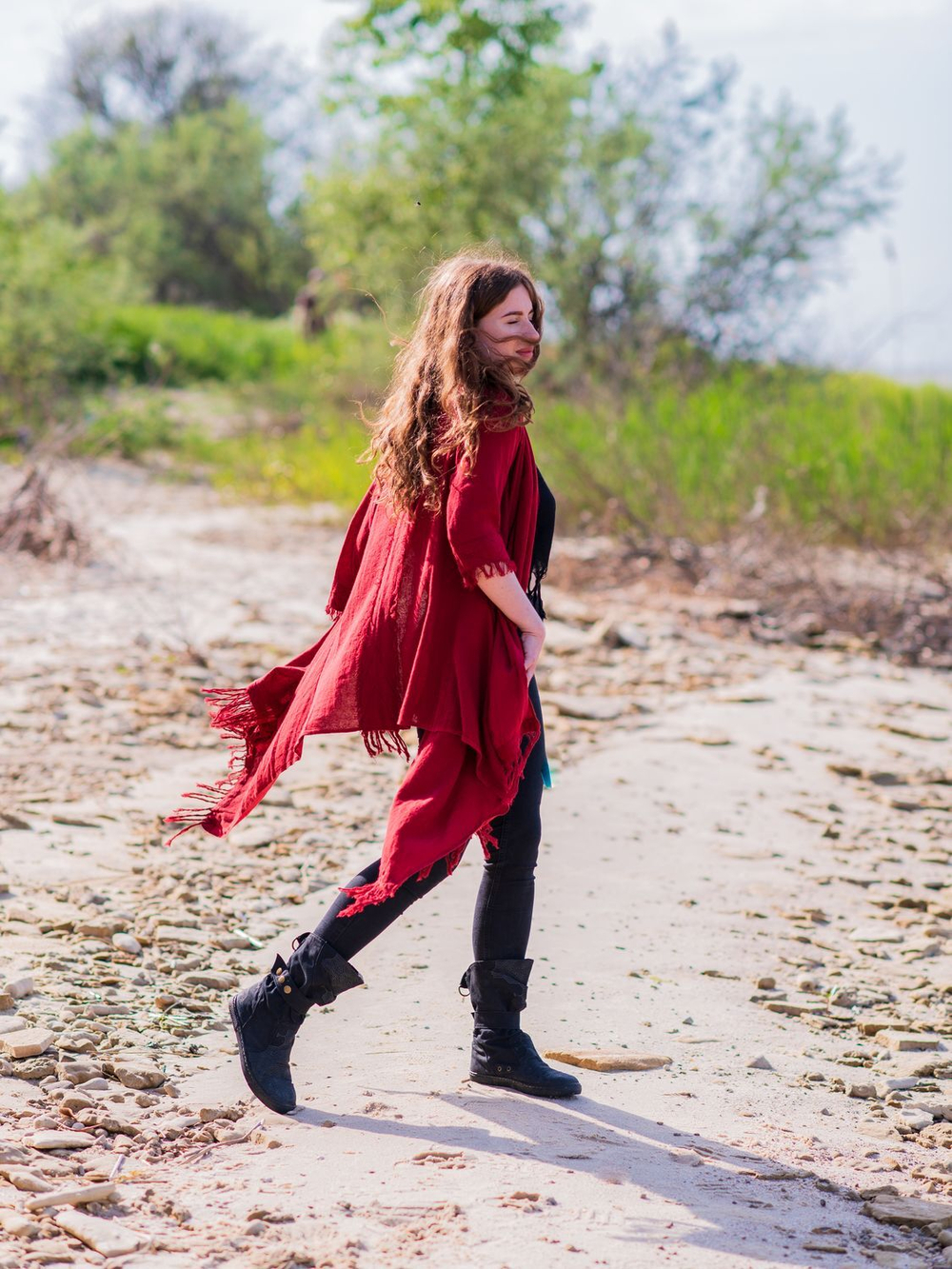 Накидка с бахромой Chintamani короткая (красная)