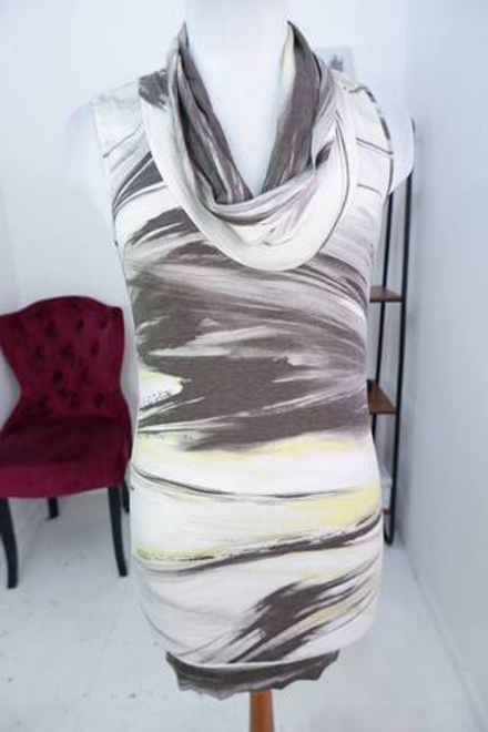 Платье-туника Apriori нежной расцветки по фигуре, маркировка 42 it, визуально на 44 размер