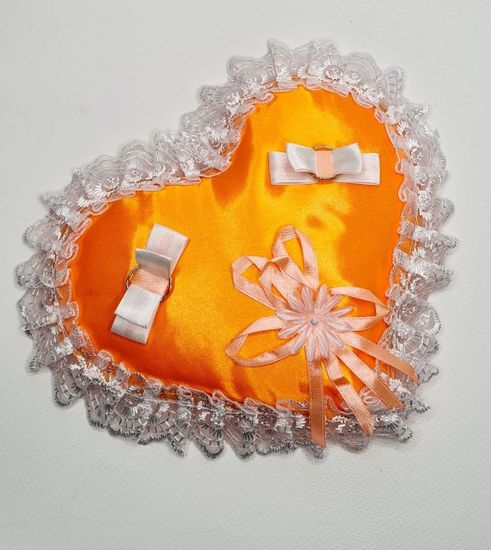 Подушечка для колец в виде сердца