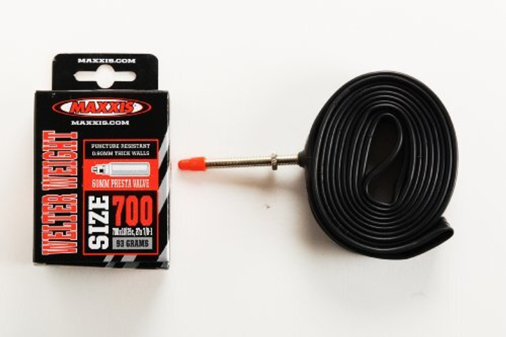 Камера Maxxis Welter Weight 700x25/32C 0.9 мм вело нип. 60 мм (IB93836300)