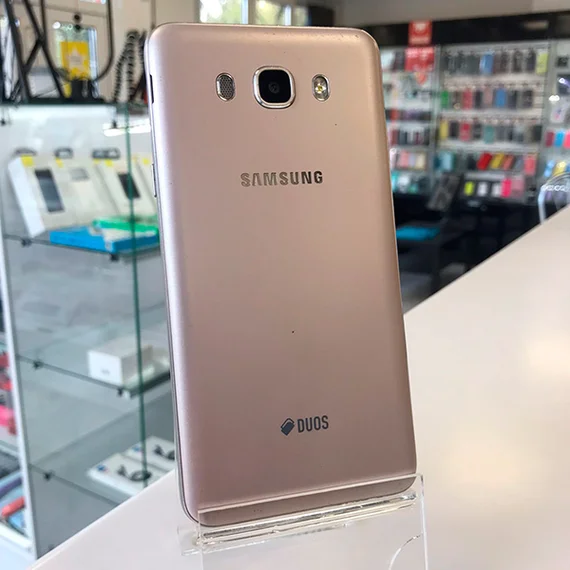 Смартфон Samsung Galaxy J7 (2016) 2/16GB Gold (Витринный)