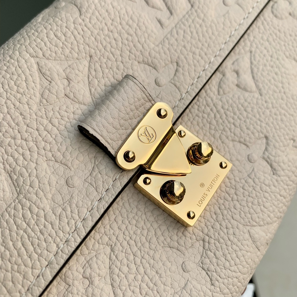 Louis Vuitton Sarah Wallet