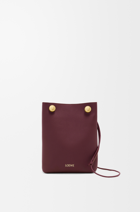 Loewe Сумка-мешок Pebble из гладкой телячьей кожи, бургунди