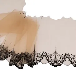 Вышивка на сетке телесная/черная 22 см