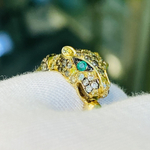 Золотое кольцо пантера с изумрудом и бриллиантами