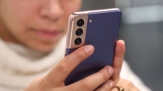 Samsung Galaxy S21 Plus 5G vs Galaxy S20 Plus - Сравнение производительности процессора, характеристик камеры и экрана, цветов и дизайна.