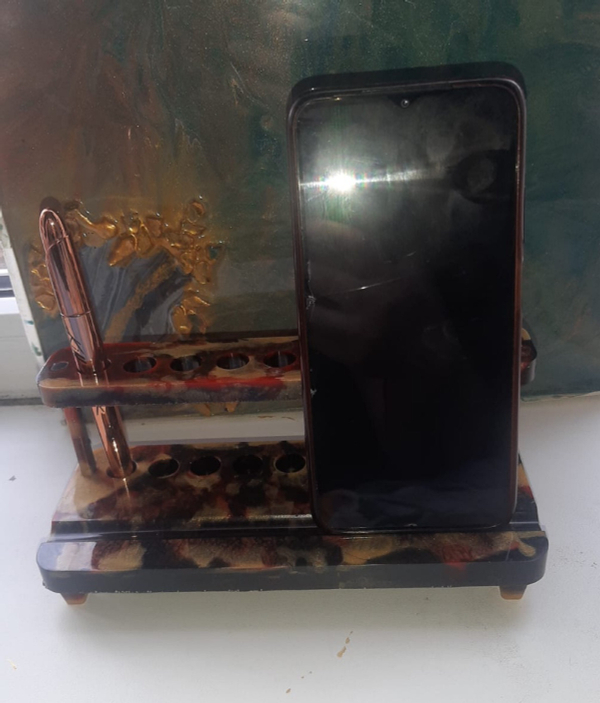 Подставка для телефона из эпоксидной смолы