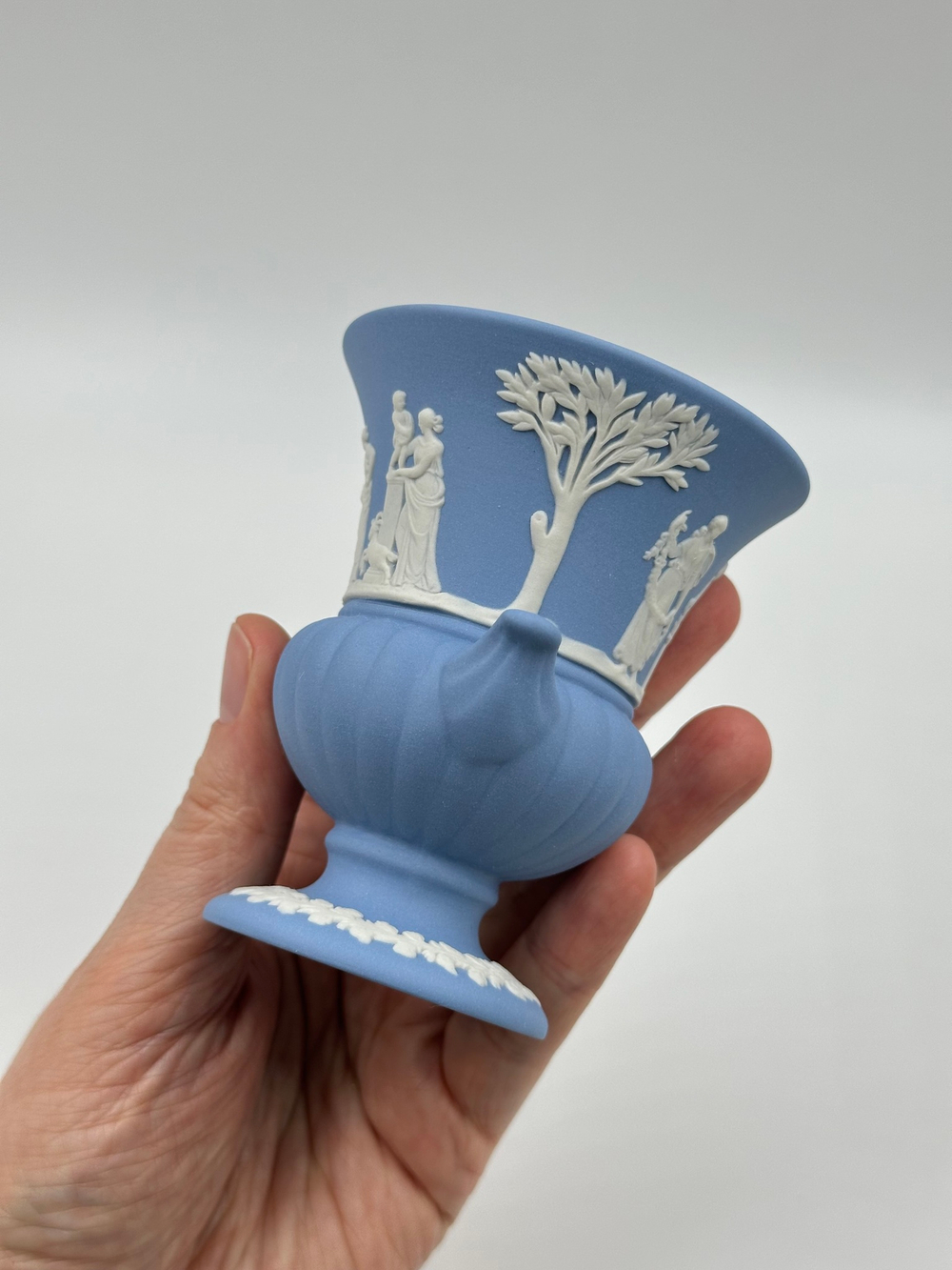 Ваза голубая Wedgwood