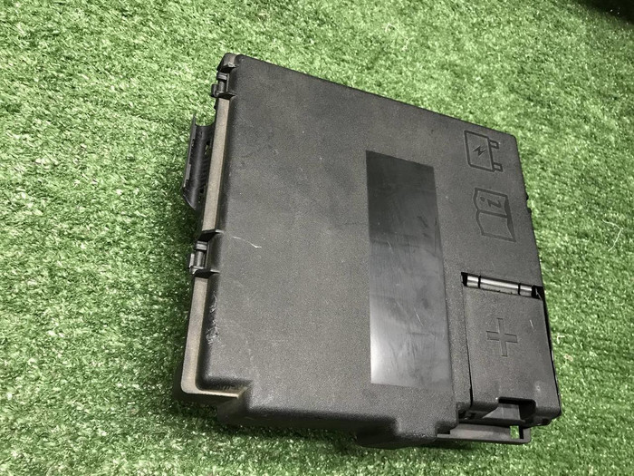 Блок предохранителей LR Discovery Sport (19-нв)