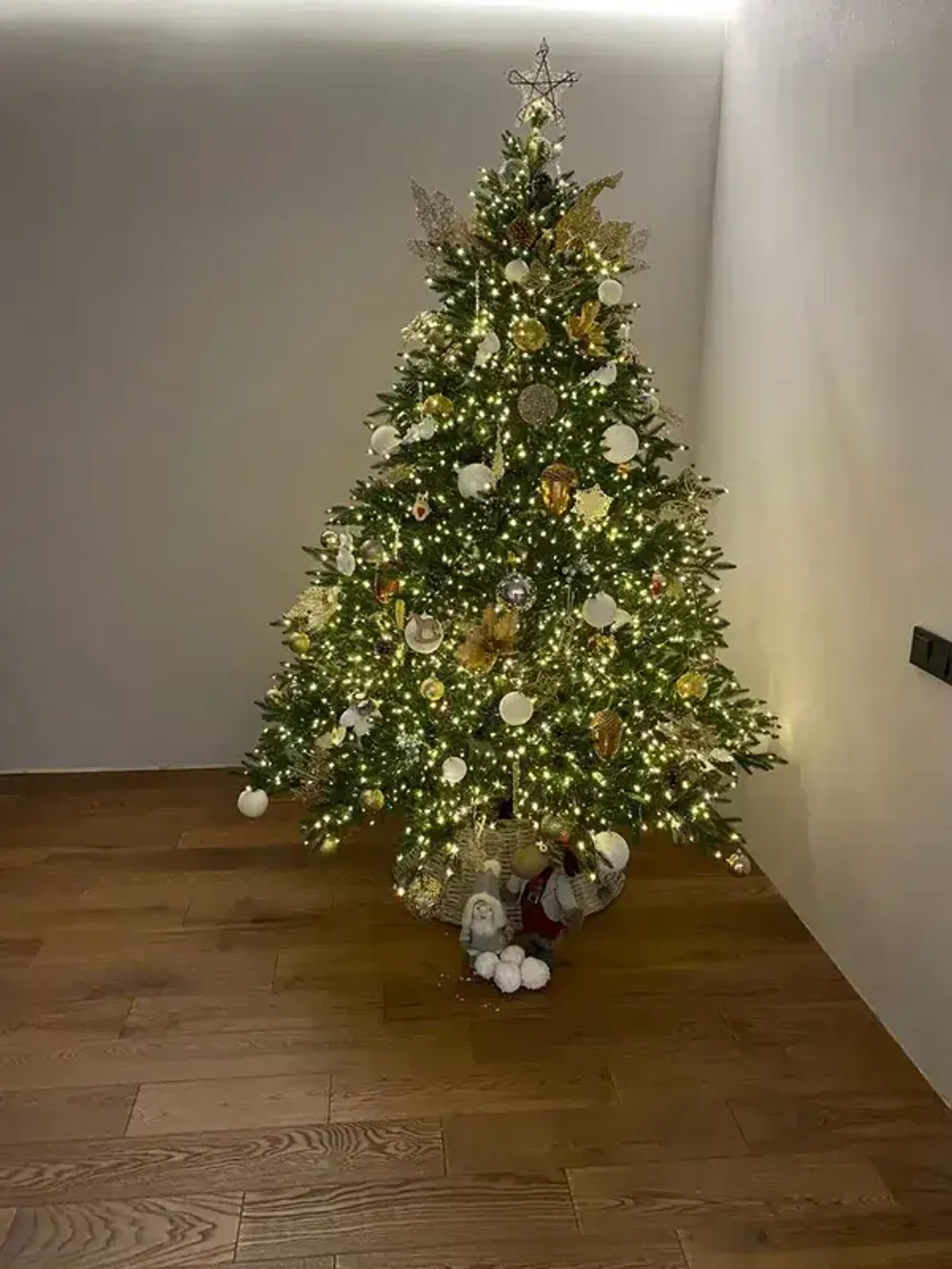 Елка с гирляндой встроенной «Престиж» (Литая хвоя) 230 см / 2,3 м